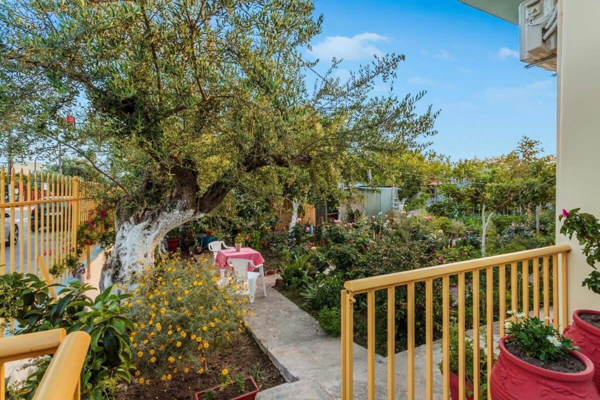 Summer Rose Garden Getaway - A Step To The Beach Kalamata Dış mekan fotoğraf