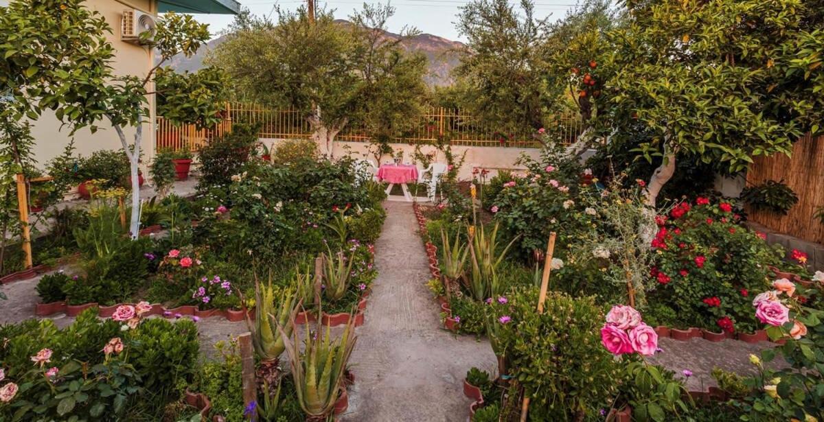 Summer Rose Garden Getaway - A Step To The Beach Kalamata Dış mekan fotoğraf